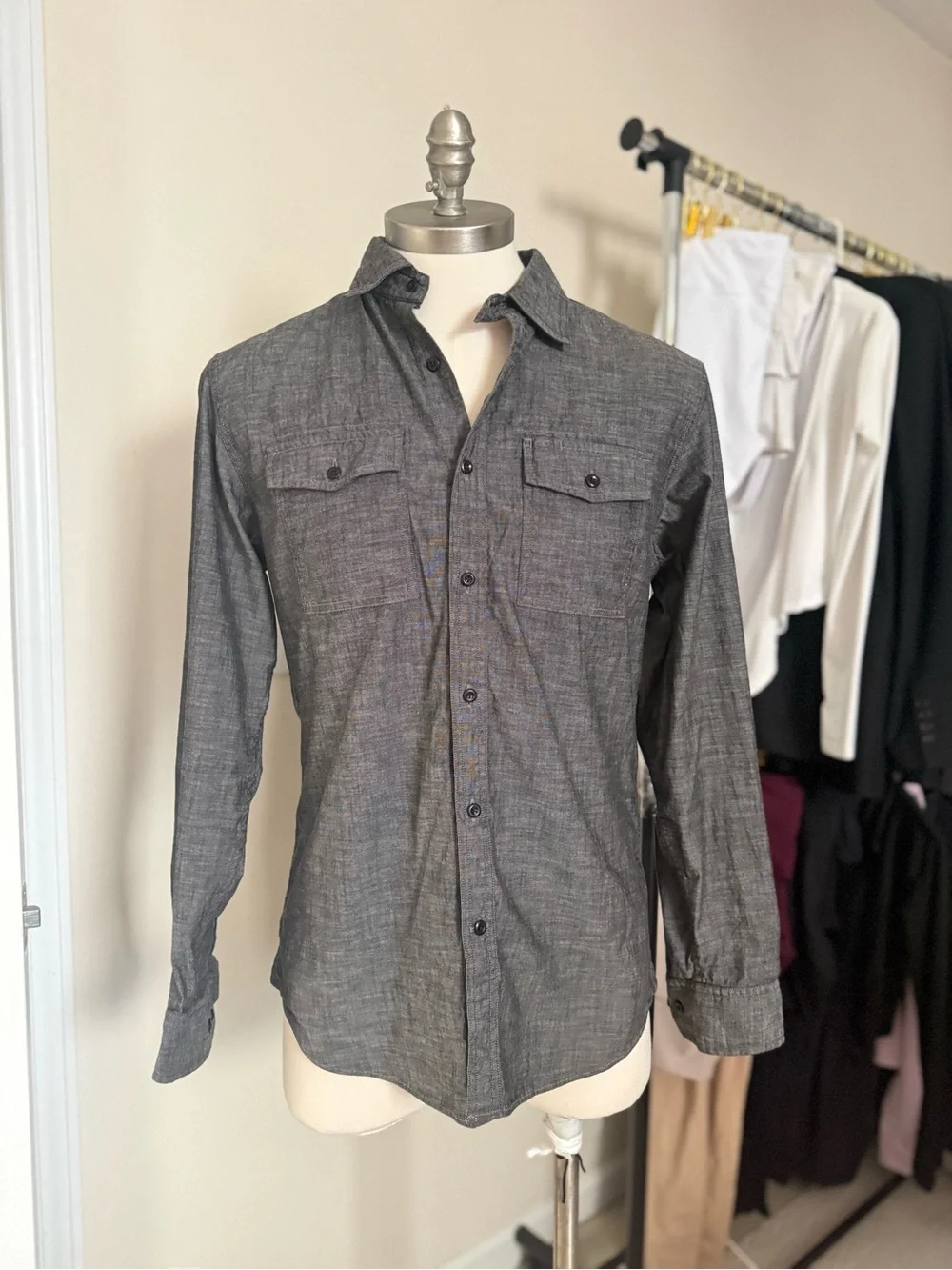 Banana Republic Men's Gray Long-Sleeve Casual Button-Down Shirt